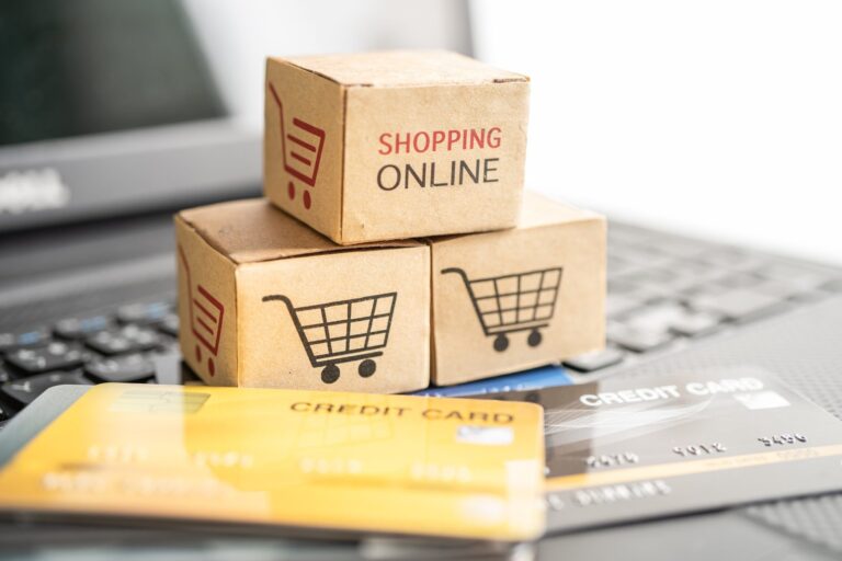 shopping-online-box-with-credit-card-on-laptop-com-2022-10-04-00-43-47-utc-scaled